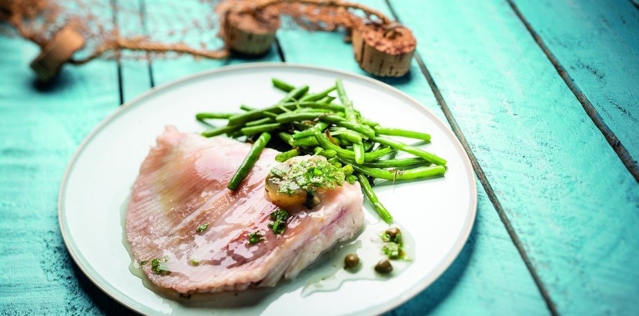 Aile de Raie et sa gelée de câpre au citron, haricots verts aux algues marines – - Recette