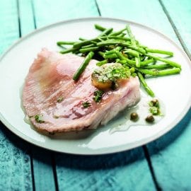 Aile de Raie et sa gelée de câpre au citron, haricots verts aux algues marines