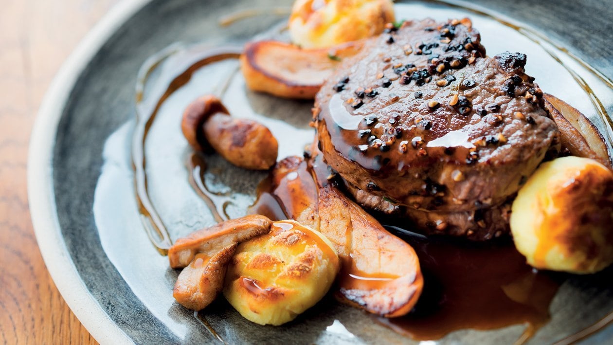 Chevreuil cuit au sautoir, cèpes bouchon et gnocchis gratinés au parmesan – - Recette