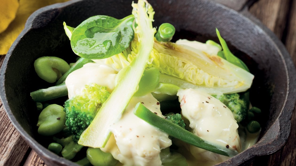 Cocotte de lotte et légumes verts, raifort et savora – - Recette