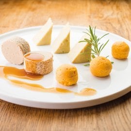 Epaule d'Agneau au Miel, Curry et Ail, Mirepoix et Flageolets au Jus (Manger-Main)