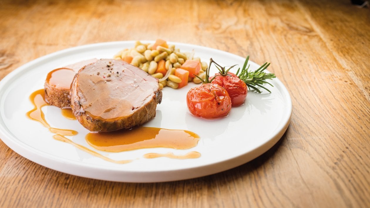 Epaule d'Agneau Confite au Miel, Curry et ail, Mirepoix et Flageolets au Jus – - Recette