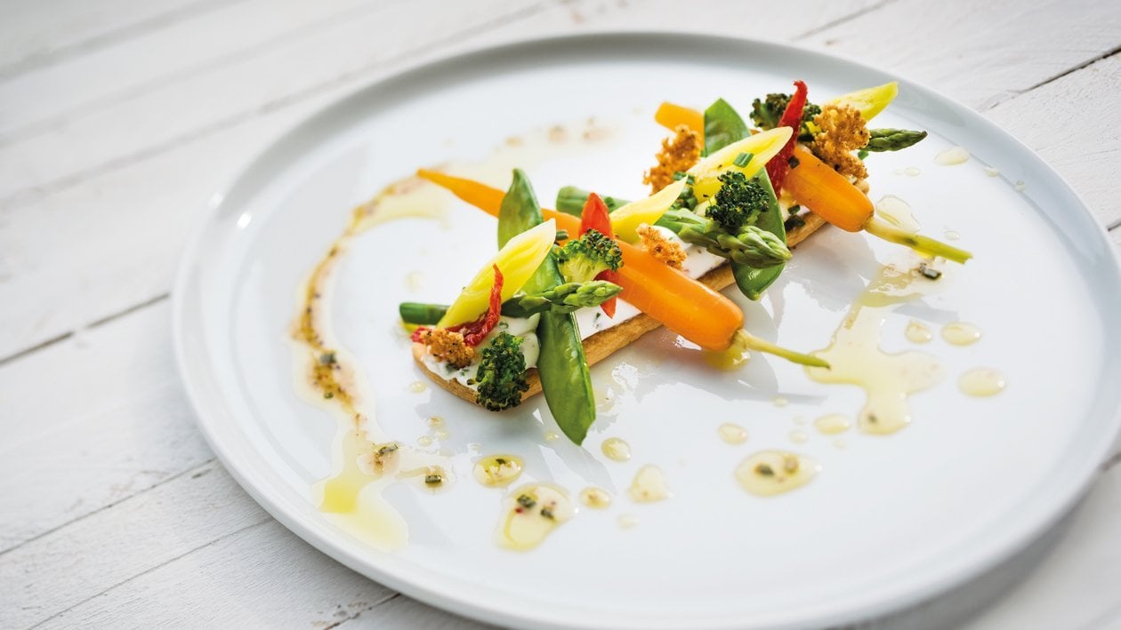 Fine tartelette mélange de poivres et petits légumes – - Recette