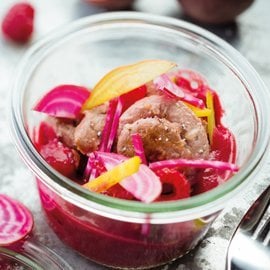 Fricassée de canette à la framboise et son jus de betterave et passion