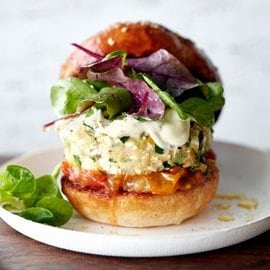 Hamburger végétarien courgettes-tofu et sa mayonnaise au sésame