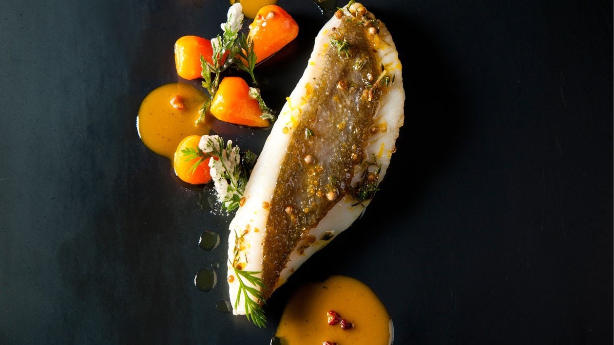 Le Saint-pierre aux saveurs de Sichuan, carottes primeurs aux agrumes et fanes en tempura et fleur d'ail par Frédéric SIMONIN – - Recette