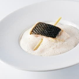 Loup pays contisé à la citronnelle, tartare de gambas à la coriandre, Carnaroli au citron par Bruno Oger**