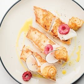 Maigre en papillotte agrumes, framboise et litchi