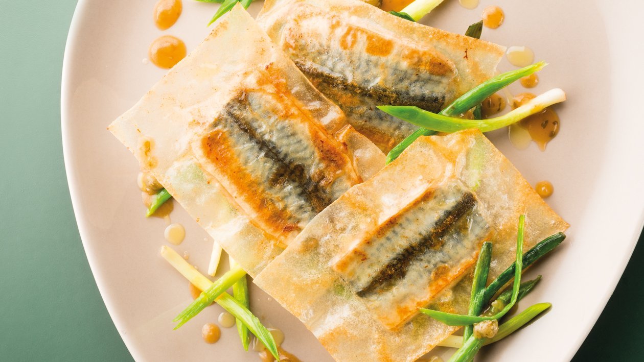 Minute de sardine, poireau, jus de volaille acidulé – - Recette