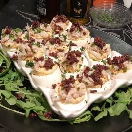 OEufs durs Mimosa pimentés au crabe de l’Atlantique