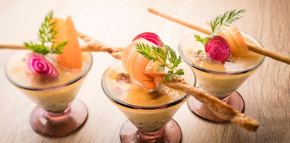Panna cotta de carotte au pesto et chèvre, gelée royale au thé et à l'orange – - Recette