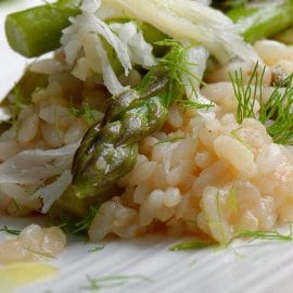 Risotto aux légumes de printemps et à l’huile parfumée à la menthe
