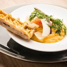 Risotto de carotte et parmesan aux asperges, gaufre à la carotte