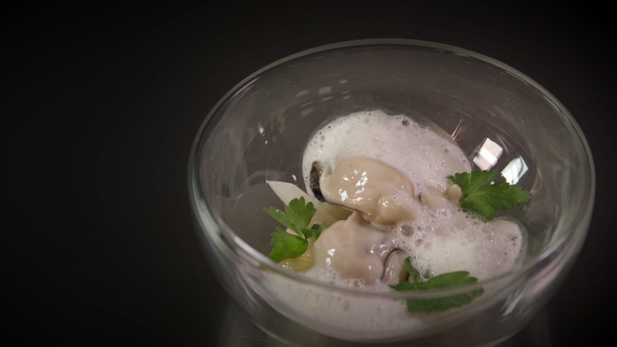 Huître Gillardeau N°2 Tiède, Mijotée de Salsifis Sauce Champagne – - Recette