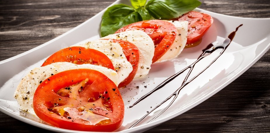 Tomate mozzarella au pesto rouge – - Recette