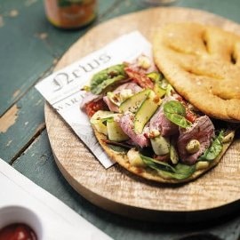 Fougasse provençale à l'agneau, courgettes et tomates séchées