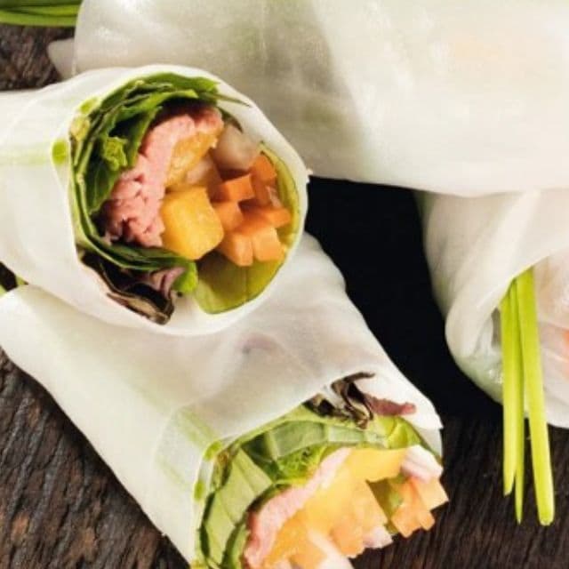 Rouleaux de printemps au bœuf et à la mangue