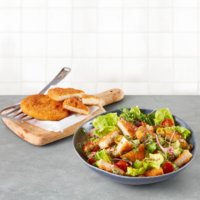 SALADE VÉGÉTALIENNE AU PALET CROUSTILLANT ET TOMATES CERISES SÉCHÉES