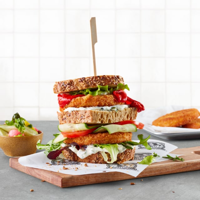 SANDWICH VÉGÉTARIEN HEALTHY AU PALET CROUSTILLANT ET POIVRON RÔTI AVEC PAIN AU LEVAIN