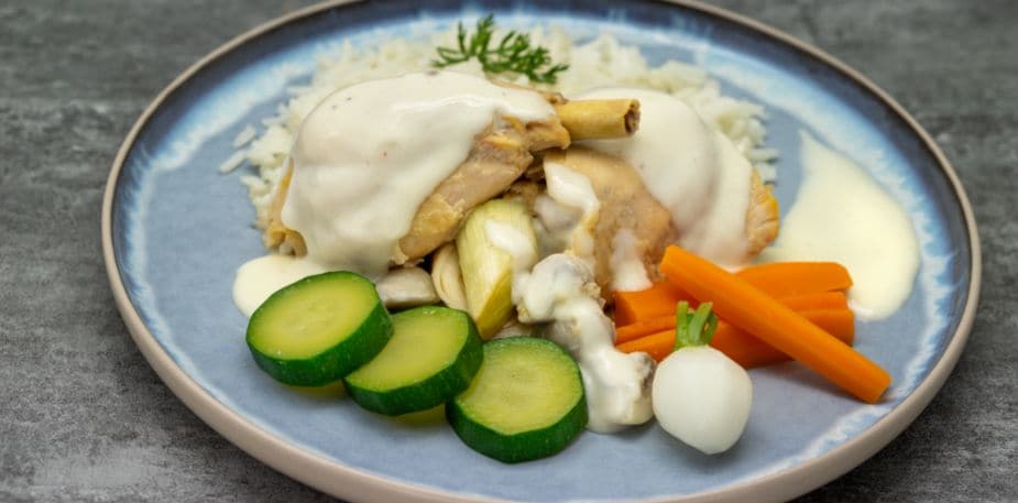 Poule au riz sauce suprême – - Recette