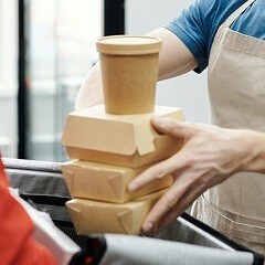 Recourir aux plateformes de livraison pour élargir sa zone de chalandise et faire connaître son restaurant et les alternatives pour s'en affranchir Recourir aux plateformes de livraison pour élargir sa zone de chalandise et faire connaître son restaurant et les alternatives pour s'en affranchir