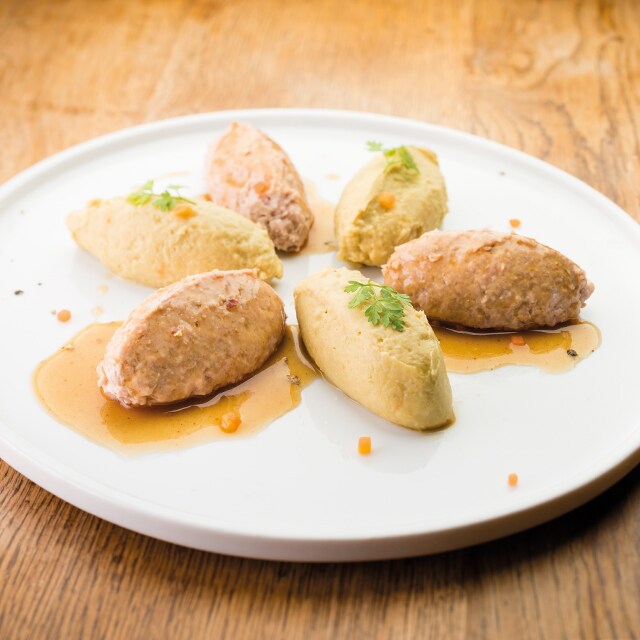 Epaule d’Agneau au Miel, Curry et Ail, Mirepoix et Flageolets au Jus (Texture modifiée)