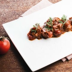 Plat : Navarin d’agneau aux herbes (le plat est également disponible en texture manger-mains et texture mixée)